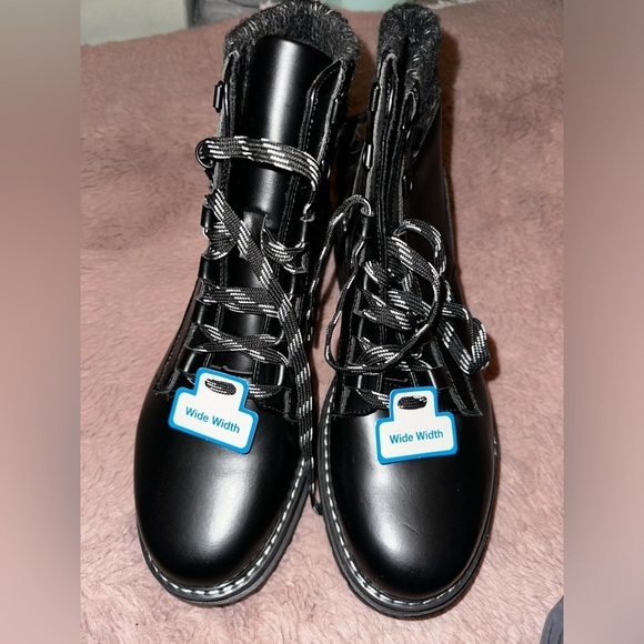 NWOT women’s Black faux leather lace up combat boots 9W time and tru - Picture 3 of 9
